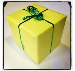 Жёлтая упаковка Среднего подарка