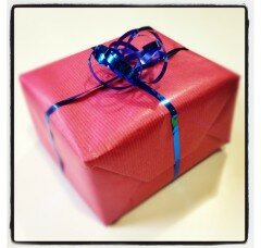 Красная упаковка Большого подарка